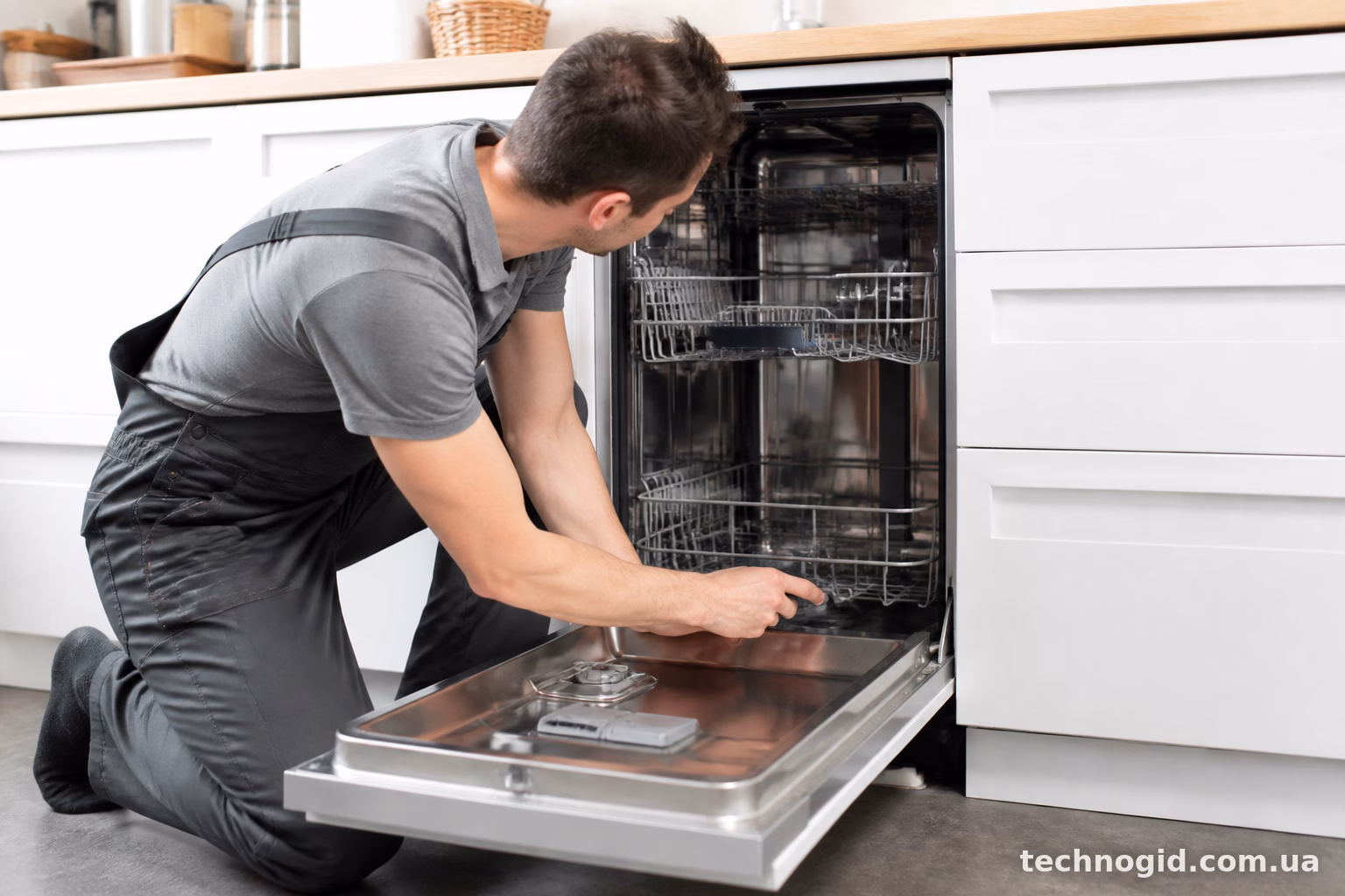 Whirlpool WIC 3C33 PFE не зливає воду: що робити